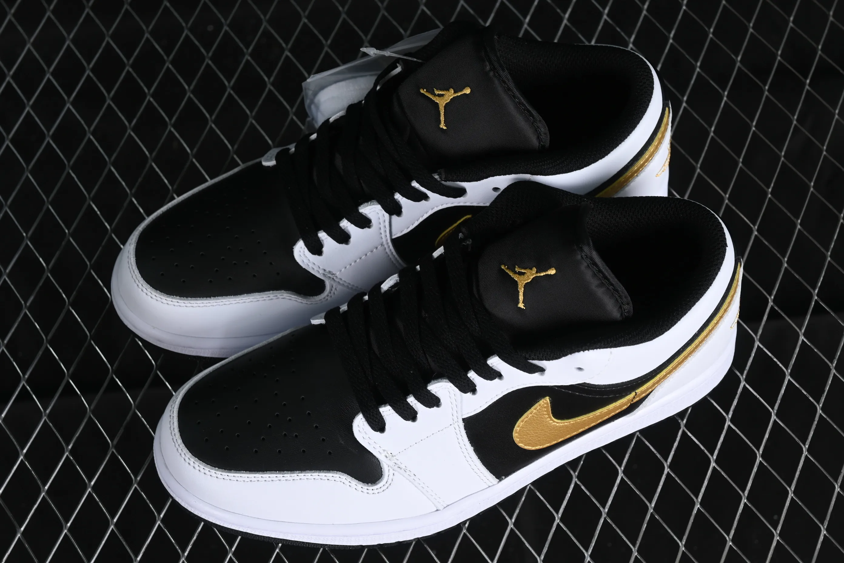 All categories Air Jordan Jordan series basketball shoes Air Jordan 1 Low Z version Air Jordan 1 Low AJ1 Joe 1 black and white gold hook low-top cultural basketball shoes 553558-172